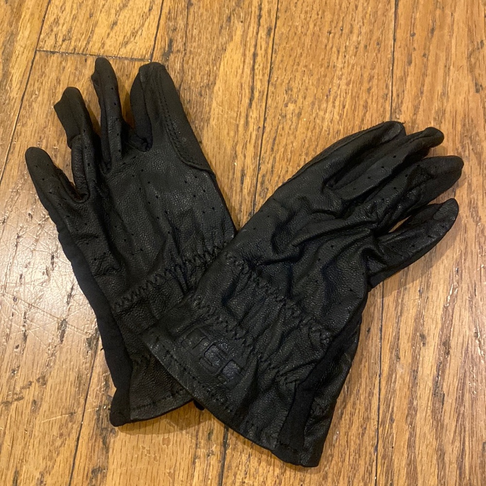 SSG kids pro style riding gloves.
